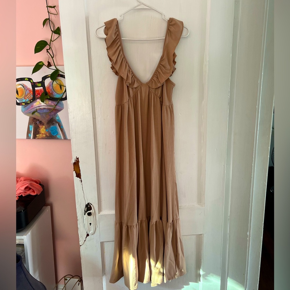 V-necked Brown midi flowy dress